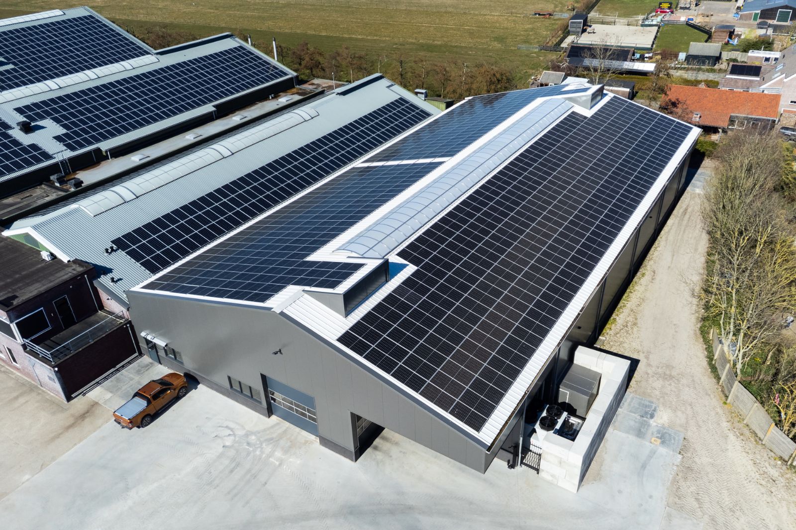 Nieuwbouw bedrijfspand van De Geus-Troost in Sint Maarten, gebouwd door R&H Beers